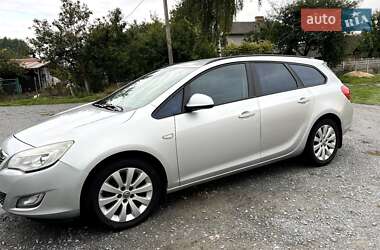 Универсал Opel Astra 2011 в Ровно