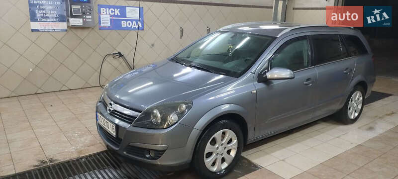 Универсал Opel Astra 2004 в Чопе