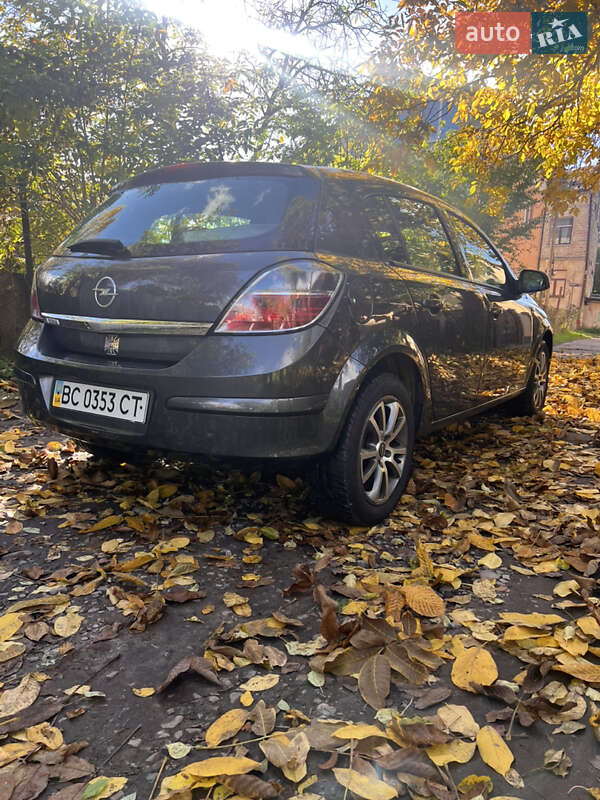 Хэтчбек Opel Astra 2012 в Львове