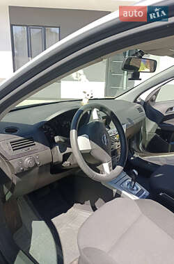 Хетчбек Opel Astra 2010 в  фото 7 Хетчбек Opel Astra 2010 в