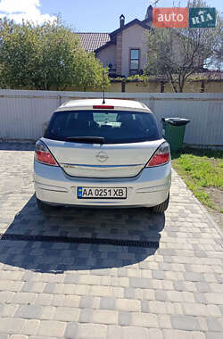 Opel Astra 2010 Opel Astra 2010