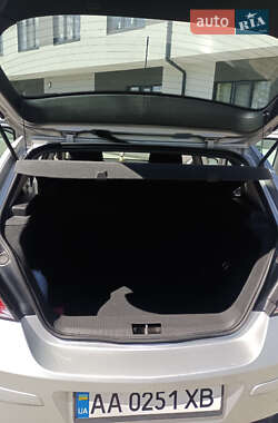 Хетчбек Opel Astra 2010 в  фото 11 Хетчбек Opel Astra 2010 в