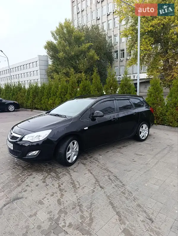 Opel Astra 2011