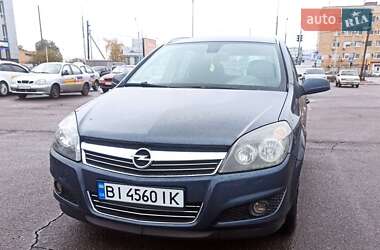 Универсал Opel Astra 2010 в Полтаве