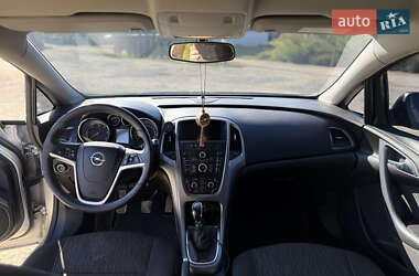 Универсал Opel Astra 2013 в 