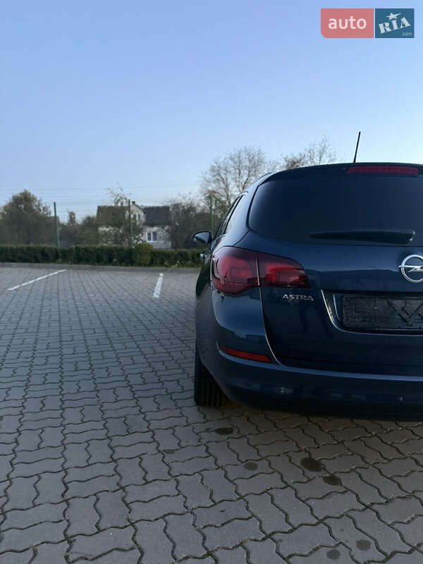 Універсал Opel Astra 2011 в Яворові