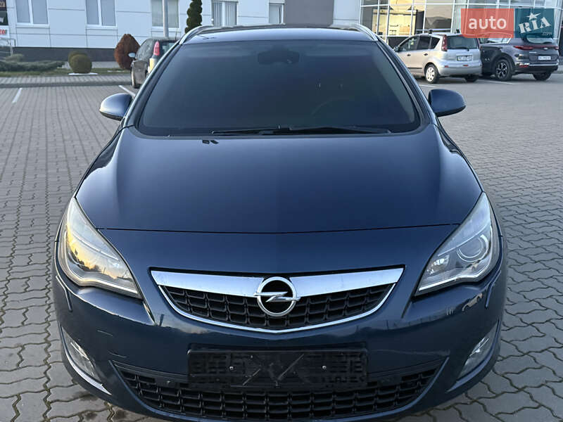 Універсал Opel Astra 2011 в Яворові