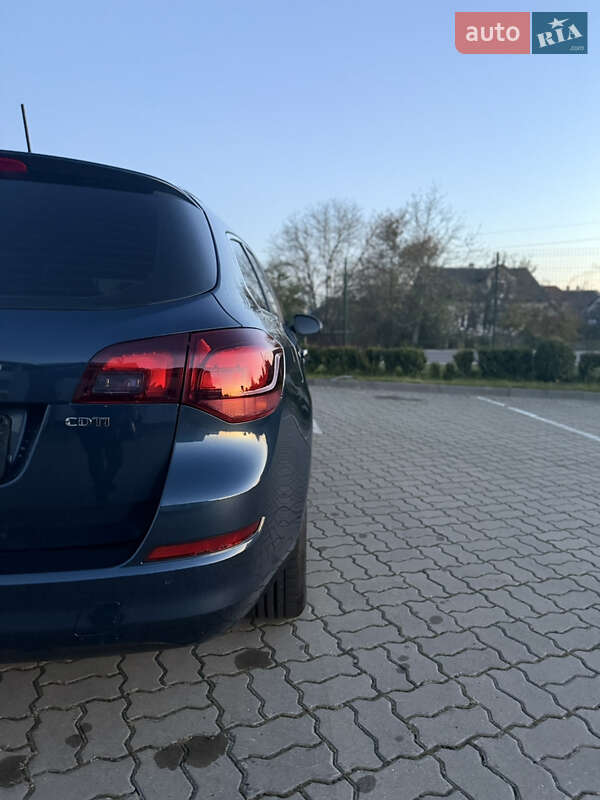 Універсал Opel Astra 2011 в Яворові