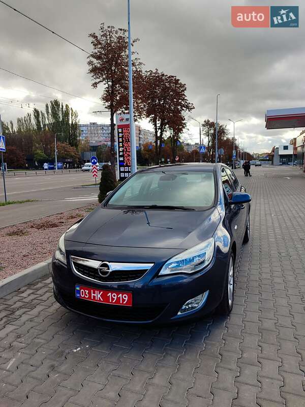 Хэтчбек Opel Astra 2010 в Кривом Роге