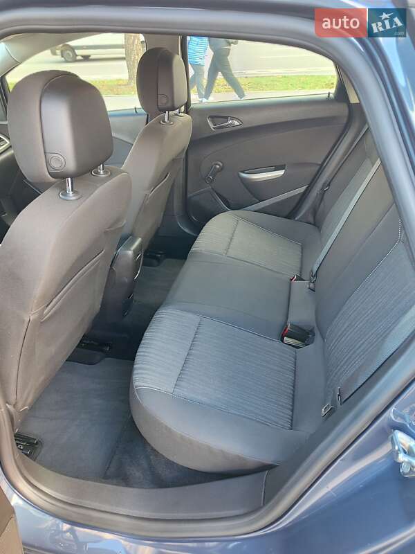 Хэтчбек Opel Astra 2010 в Кривом Роге