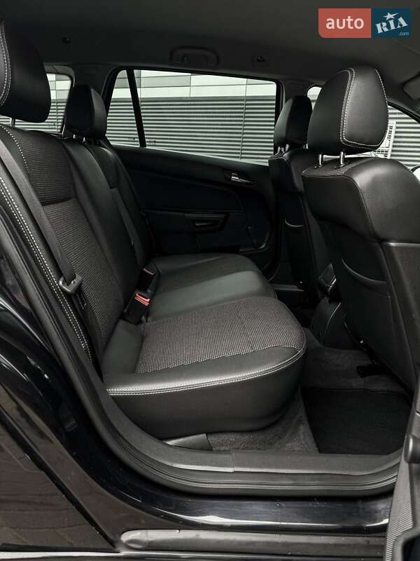 Универсал Opel Astra 2010 в Черкассах