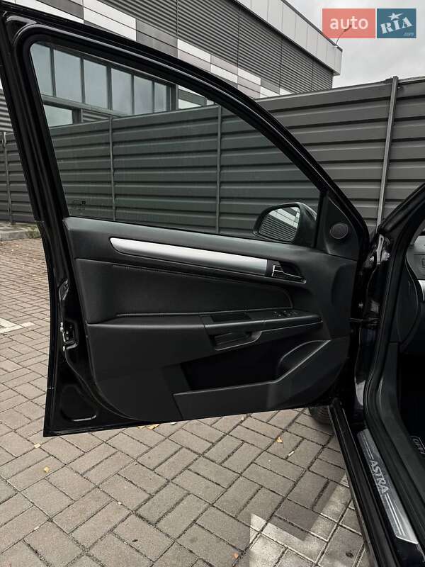 Универсал Opel Astra 2010 в Черкассах