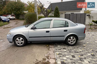 Седан Opel Astra 2004 в  фото 3 Седан Opel Astra 2004 в