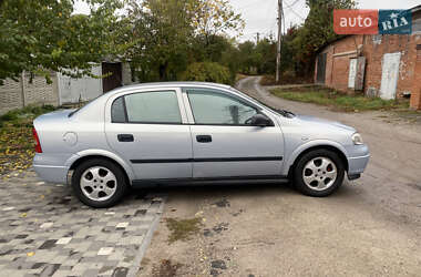 Седан Opel Astra 2004 в  фото 10 Седан Opel Astra 2004 в