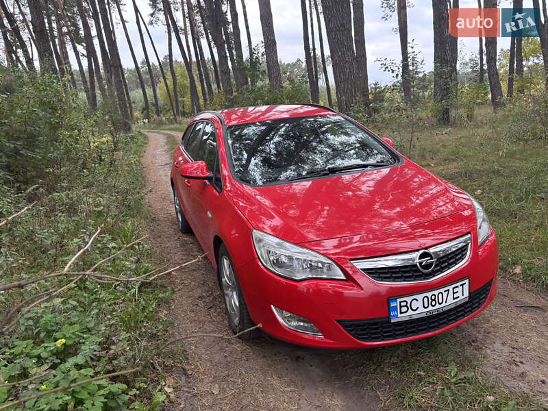 Універсал Opel Astra 2011 в Львові