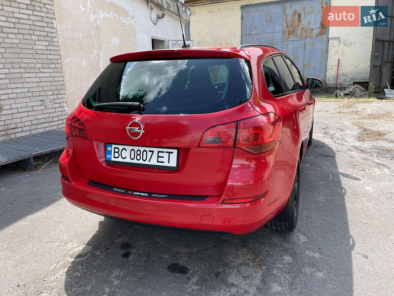 Універсал Opel Astra 2011 в Львові