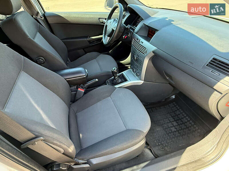 Хэтчбек Opel Astra 2014 в Лубнах фото 8 Хэтчбек Opel Astra 2014 в Лубнах