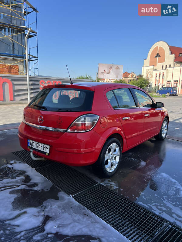 Хэтчбек Opel Astra 2007 в Хусте