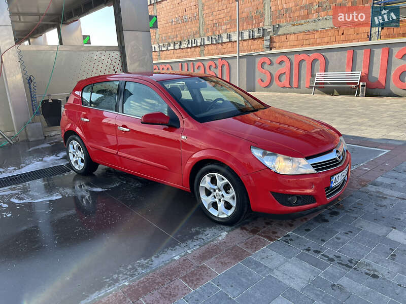 Хэтчбек Opel Astra 2007 в Хусте