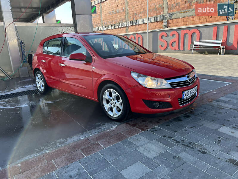 Хэтчбек Opel Astra 2007 в Хусте