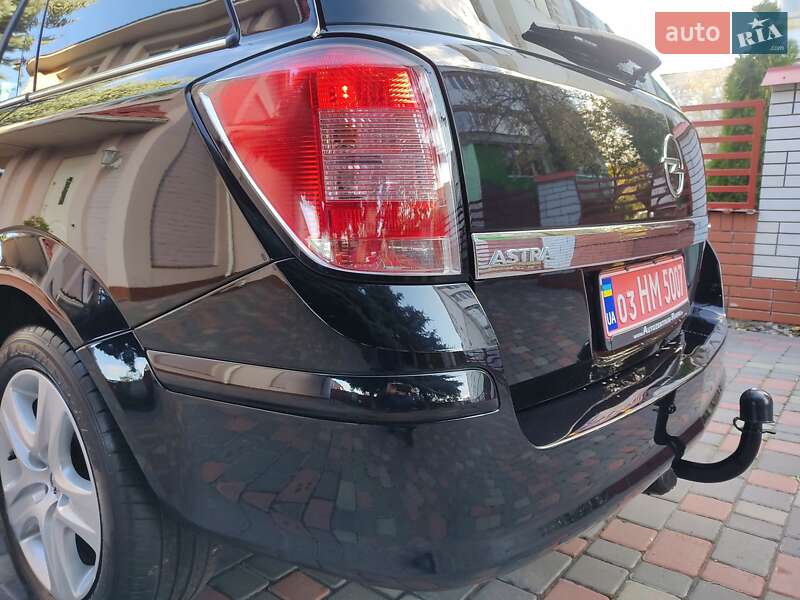 Универсал Opel Astra 2010 в Умани