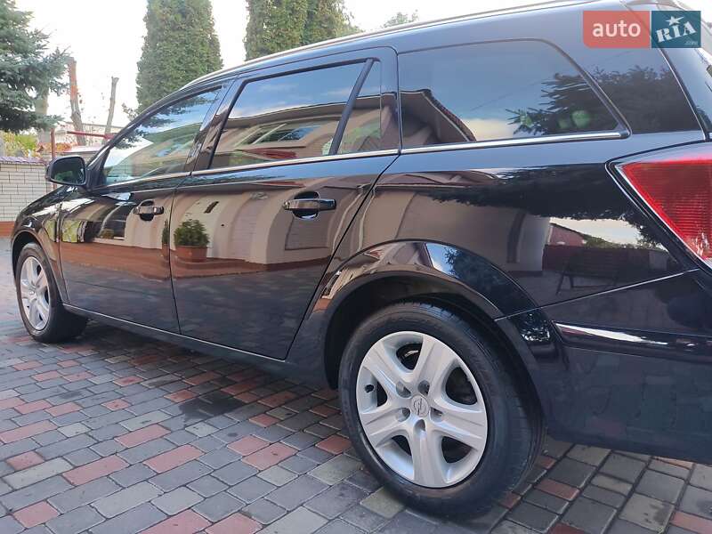 Универсал Opel Astra 2010 в Умани