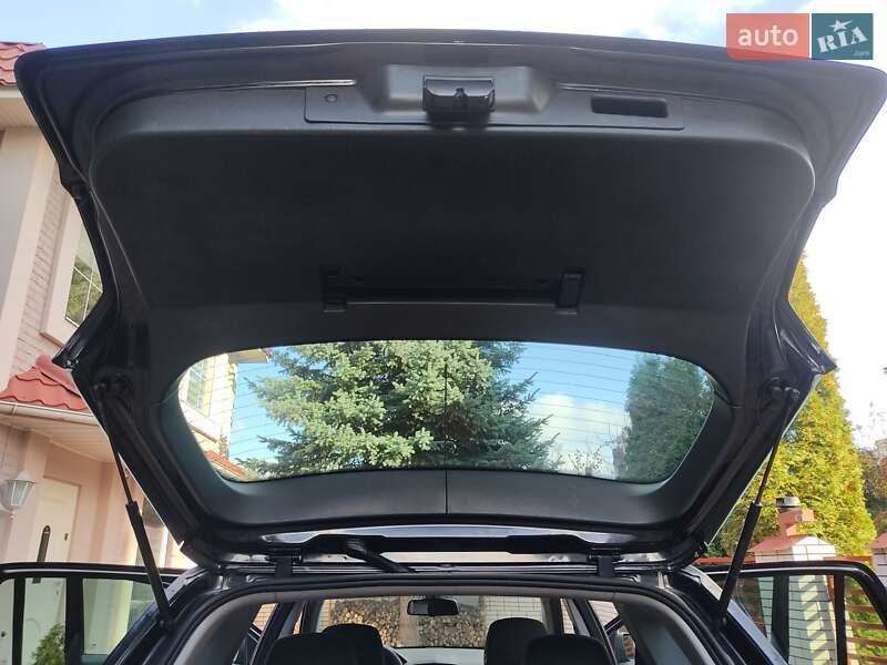 Универсал Opel Astra 2010 в Умани