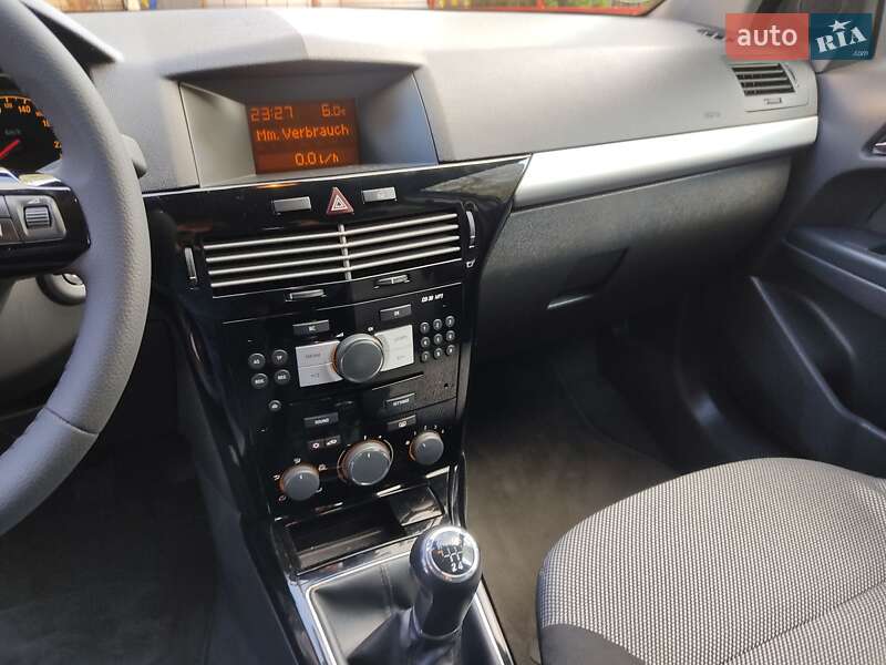 Универсал Opel Astra 2010 в Умани