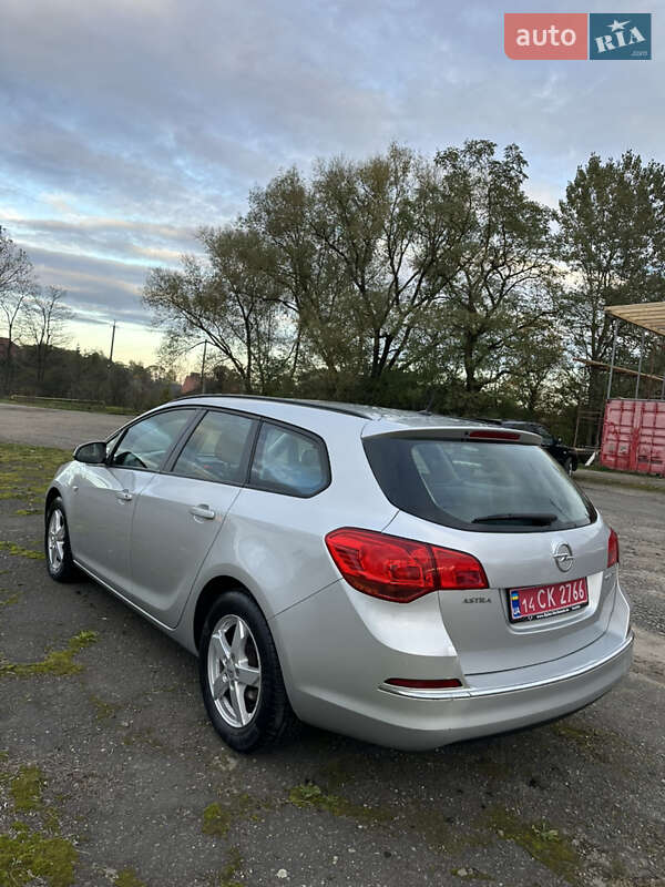 Универсал Opel Astra 2012 в Рожнятове