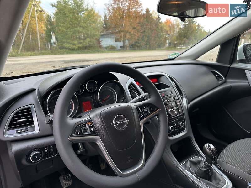 Универсал Opel Astra 2012 в Рожнятове