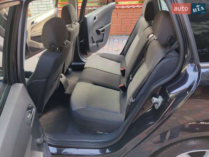 Универсал Opel Astra 2010 в Умани