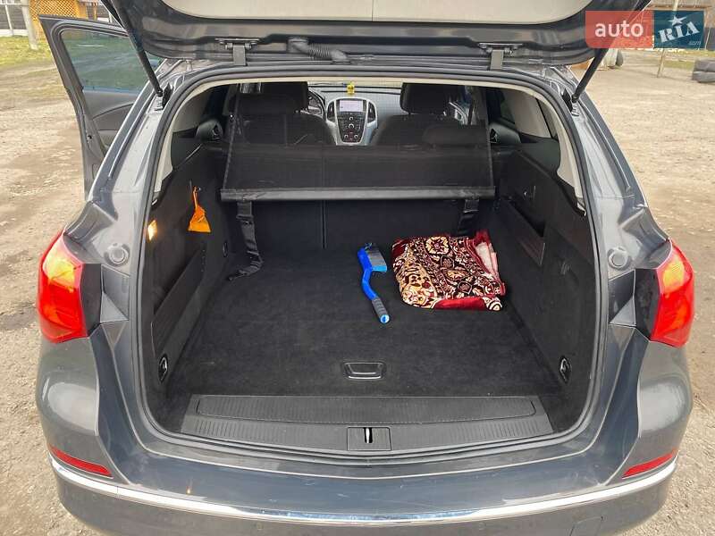 Універсал Opel Astra 2013 в Жовкві