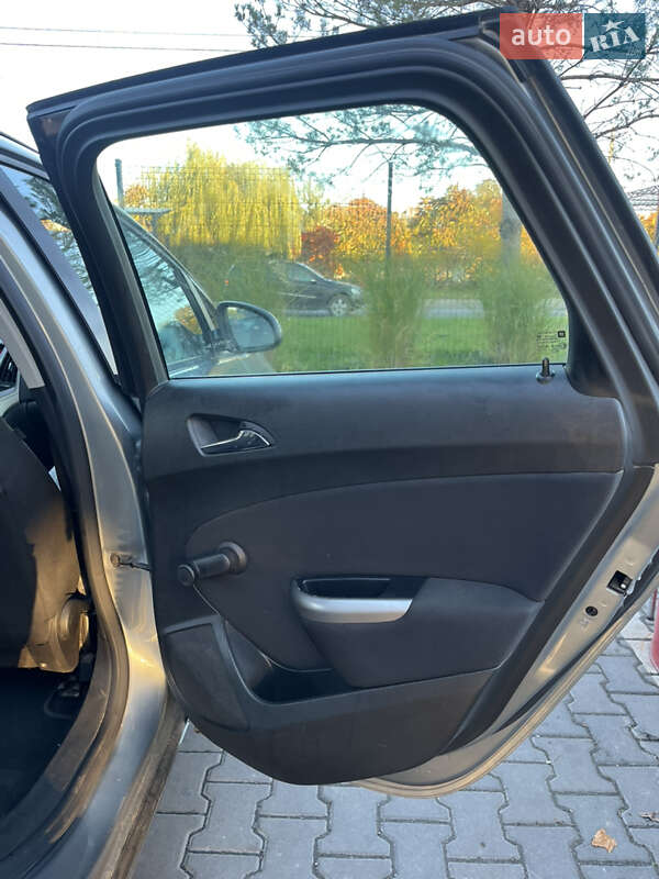 Универсал Opel Astra 2011 в Ровно