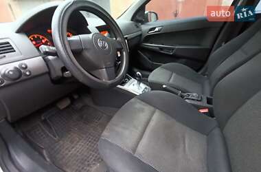 Хетчбек Opel Astra 2006 в  фото 3 Хетчбек Opel Astra 2006 в