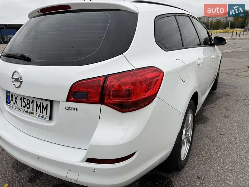 Універсал Opel Astra 2011 в Харкові