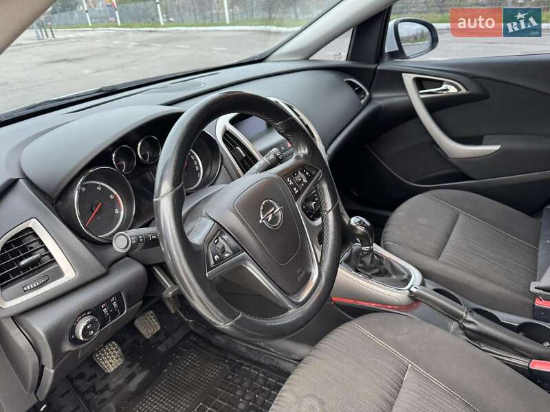 Універсал Opel Astra 2011 в Харкові