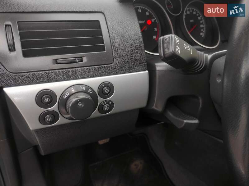 Универсал Opel Astra 2010 в Харькове