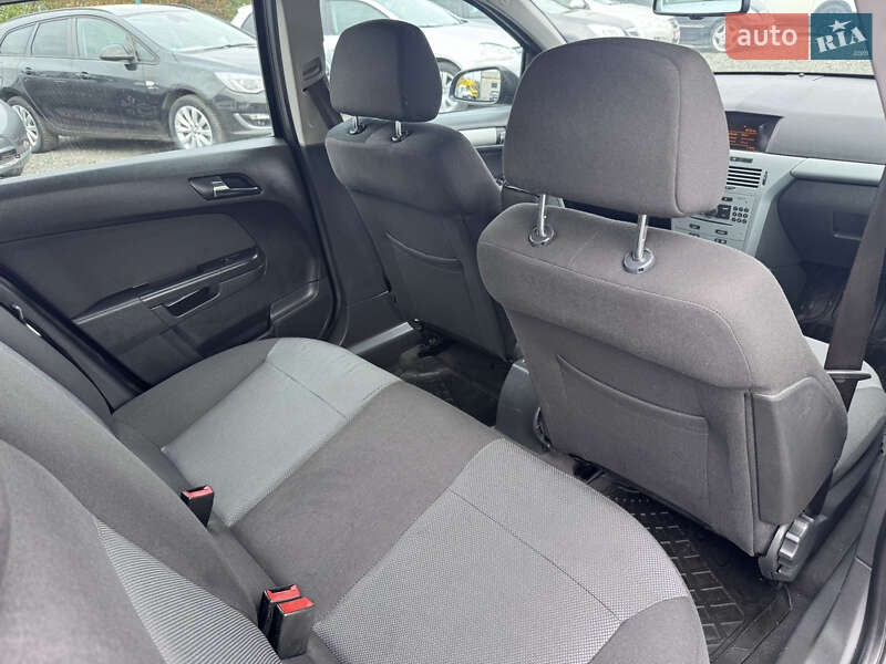 Хэтчбек Opel Astra 2009 в Звенигородке