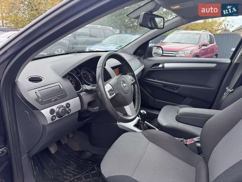 Хэтчбек Opel Astra 2009 в Звенигородке