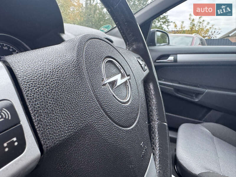 Хэтчбек Opel Astra 2009 в Звенигородке