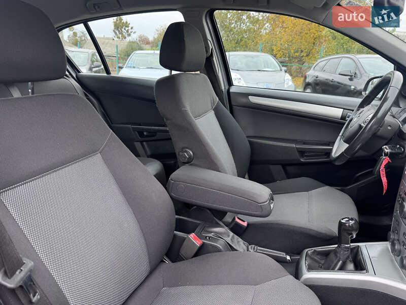 Хэтчбек Opel Astra 2009 в Звенигородке