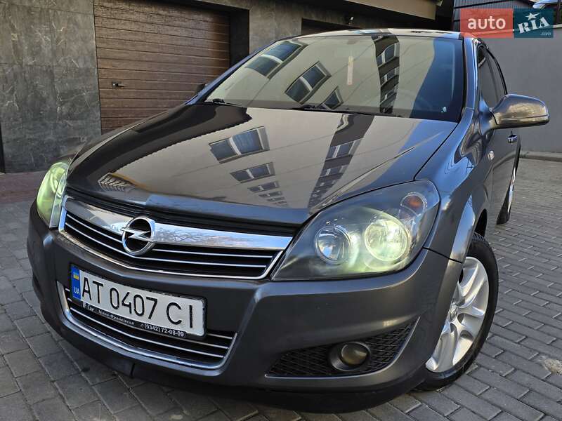 Opel Astra 2012