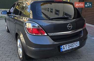 Хэтчбек Opel Astra 2012 в 