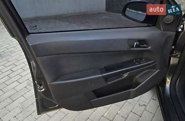 Хэтчбек Opel Astra 2012 в 