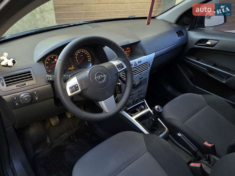 Хэтчбек Opel Astra 2012 в Тернополе фото 24 Хэтчбек Opel Astra 2012 в Тернополе