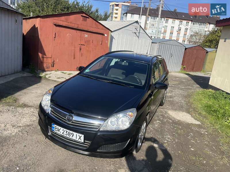 Универсал Opel Astra 2008 в Ровно