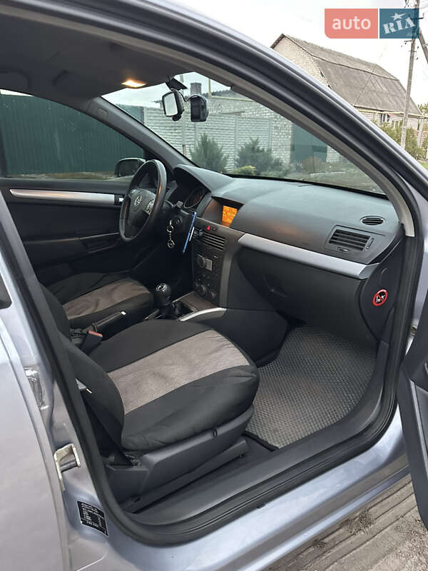 Хетчбек Opel Astra 2005 в Павлограді