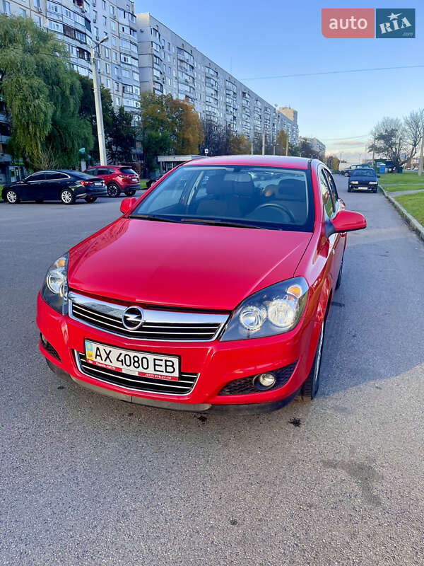 Хэтчбек Opel Astra 2013 в Харькове