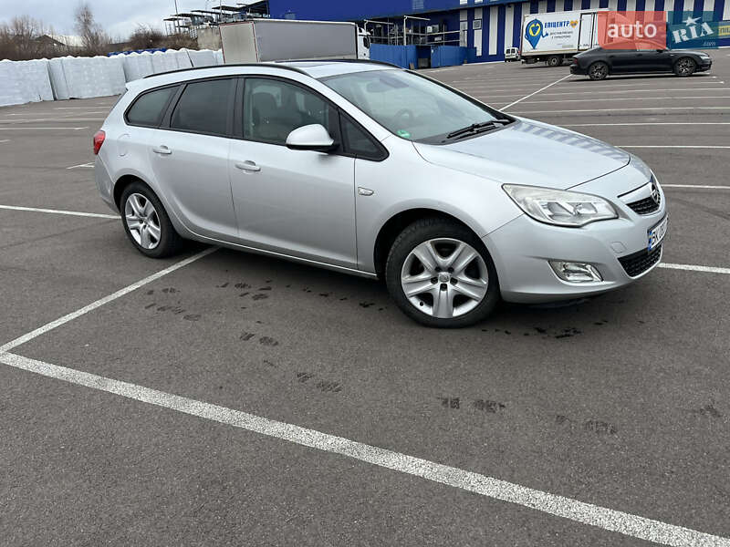 Универсал Opel Astra 2011 в Ровно фото 3 Универсал Opel Astra 2011 в Ровно