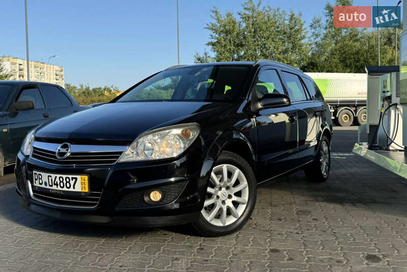 Універсал Opel Astra 2008 в  фото Універсал Opel Astra 2008 в